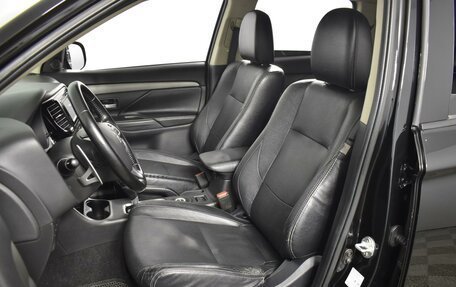 Mitsubishi Outlander III рестайлинг 3, 2014 год, 1 670 200 рублей, 10 фотография