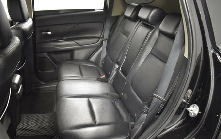 Mitsubishi Outlander III рестайлинг 3, 2014 год, 1 670 200 рублей, 9 фотография