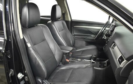 Mitsubishi Outlander III рестайлинг 3, 2014 год, 1 670 200 рублей, 8 фотография