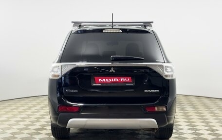 Mitsubishi Outlander III рестайлинг 3, 2014 год, 1 670 200 рублей, 4 фотография