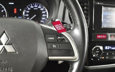 Mitsubishi Outlander III рестайлинг 3, 2014 год, 1 670 200 рублей, 15 фотография