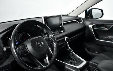 Toyota RAV4, 2021 год, 3 100 000 рублей, 10 фотография