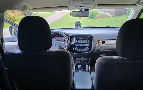Mitsubishi Outlander III рестайлинг 3, 2018 год, 1 650 000 рублей, 7 фотография