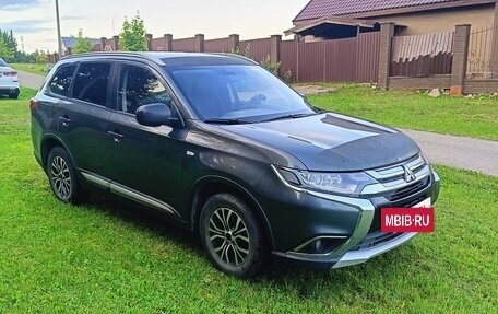 Mitsubishi Outlander III рестайлинг 3, 2018 год, 1 650 000 рублей, 3 фотография