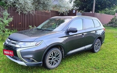 Mitsubishi Outlander III рестайлинг 3, 2018 год, 1 650 000 рублей, 2 фотография