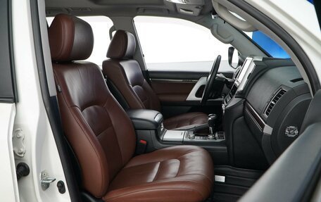 Toyota Land Cruiser 200, 2017 год, 4 232 055 рублей, 11 фотография