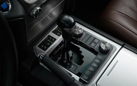 Toyota Land Cruiser 200, 2017 год, 4 232 055 рублей, 23 фотография