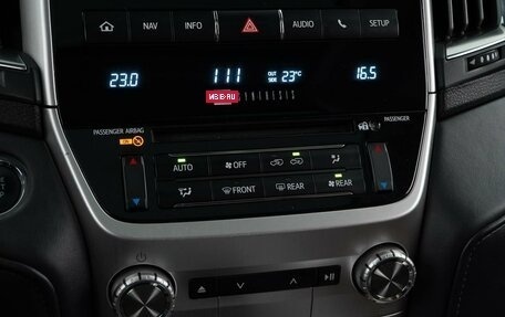Toyota Land Cruiser 200, 2017 год, 4 232 055 рублей, 20 фотография
