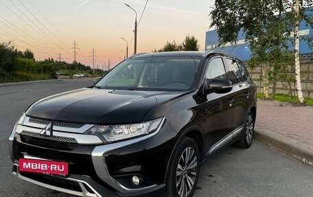 Mitsubishi Outlander III рестайлинг 3, 2018 год, 2 349 000 рублей, 3 фотография