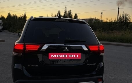 Mitsubishi Outlander III рестайлинг 3, 2018 год, 2 349 000 рублей, 7 фотография