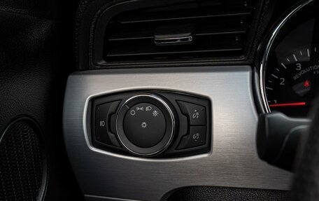 Ford Mustang VI рестайлинг, 2015 год, 2 150 000 рублей, 19 фотография