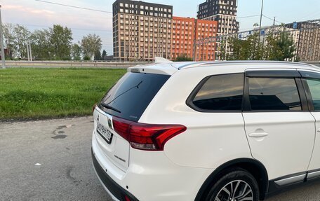 Mitsubishi Outlander III рестайлинг 3, 2018 год, 2 200 000 рублей, 4 фотография