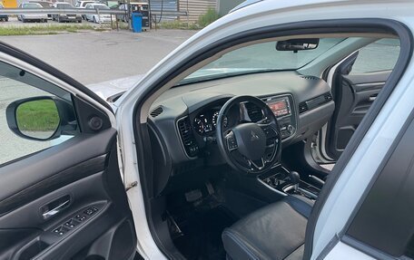 Mitsubishi Outlander III рестайлинг 3, 2018 год, 2 200 000 рублей, 10 фотография