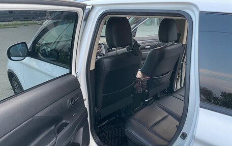 Mitsubishi Outlander III рестайлинг 3, 2018 год, 2 200 000 рублей, 11 фотография