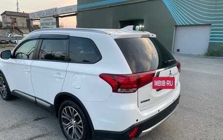 Mitsubishi Outlander III рестайлинг 3, 2018 год, 2 200 000 рублей, 6 фотография