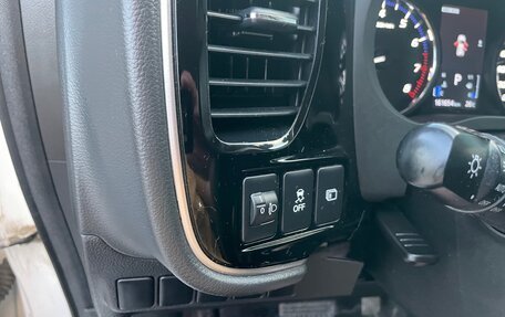 Mitsubishi Outlander III рестайлинг 3, 2018 год, 2 200 000 рублей, 17 фотография