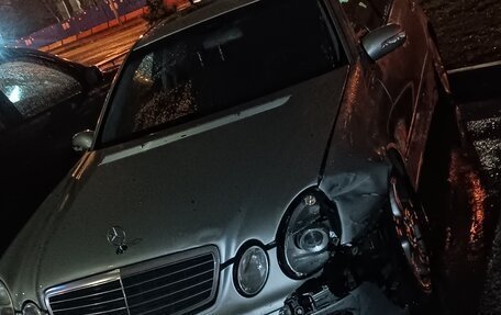 Mercedes-Benz E-Класс, 2002 год, 300 000 рублей, 4 фотография