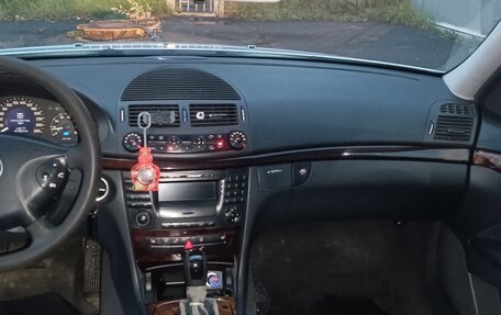 Mercedes-Benz E-Класс, 2002 год, 300 000 рублей, 9 фотография