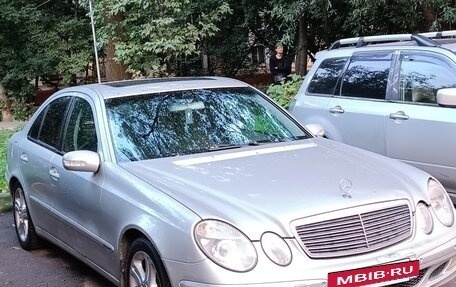 Mercedes-Benz E-Класс, 2002 год, 300 000 рублей, 2 фотография