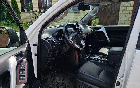 Toyota Land Cruiser Prado 150 рестайлинг 2, 2014 год, 3 650 000 рублей, 7 фотография