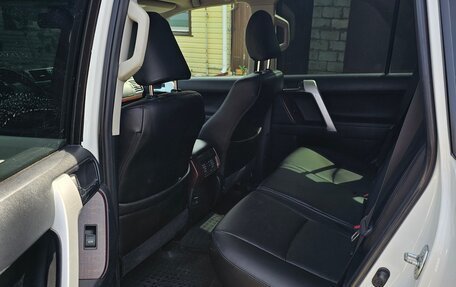 Toyota Land Cruiser Prado 150 рестайлинг 2, 2014 год, 3 650 000 рублей, 8 фотография