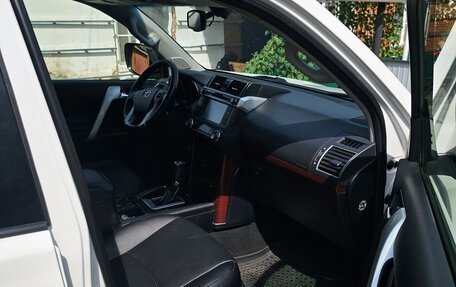 Toyota Land Cruiser Prado 150 рестайлинг 2, 2014 год, 3 650 000 рублей, 9 фотография