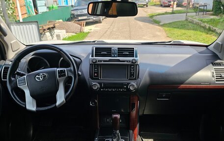 Toyota Land Cruiser Prado 150 рестайлинг 2, 2014 год, 3 650 000 рублей, 11 фотография