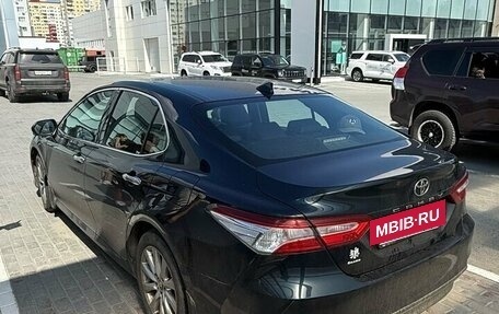 Toyota Camry, 2019 год, 2 385 000 рублей, 3 фотография