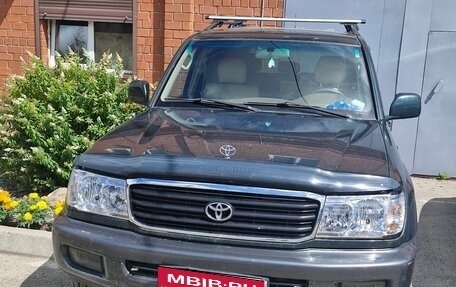 Toyota Land Cruiser 100 рестайлинг 2, 1998 год, 3 500 000 рублей, 1 фотография