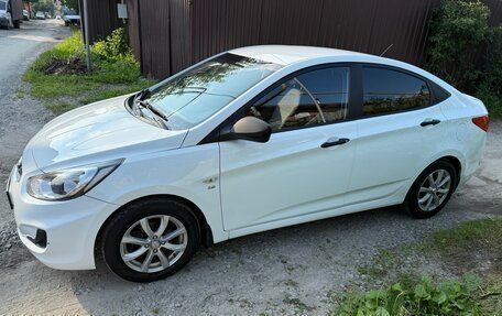 Hyundai Solaris II рестайлинг, 2013 год, 1 000 000 рублей, 4 фотография