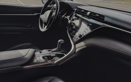 Toyota Camry, 2018 год, 2 300 000 рублей, 7 фотография