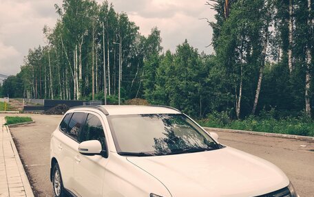 Mitsubishi Outlander III рестайлинг 3, 2013 год, 1 250 000 рублей, 1 фотография