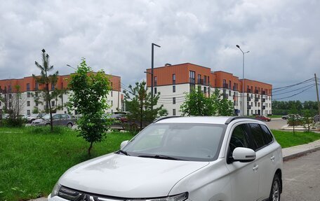 Mitsubishi Outlander III рестайлинг 3, 2013 год, 1 250 000 рублей, 3 фотография