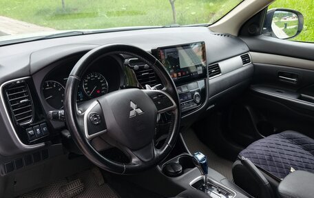 Mitsubishi Outlander III рестайлинг 3, 2013 год, 1 250 000 рублей, 10 фотография