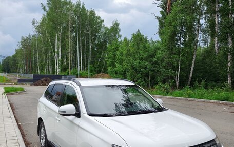 Mitsubishi Outlander III рестайлинг 3, 2013 год, 1 250 000 рублей, 2 фотография