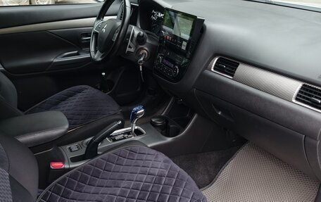 Mitsubishi Outlander III рестайлинг 3, 2013 год, 1 250 000 рублей, 13 фотография
