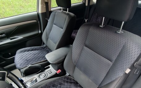 Mitsubishi Outlander III рестайлинг 3, 2013 год, 1 250 000 рублей, 15 фотография