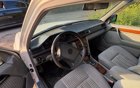 Mercedes-Benz E-Класс, 1994 год, 285 000 рублей, 6 фотография