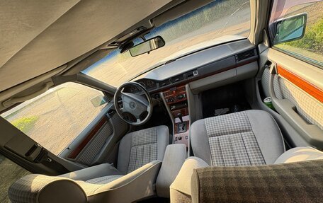 Mercedes-Benz E-Класс, 1994 год, 285 000 рублей, 4 фотография