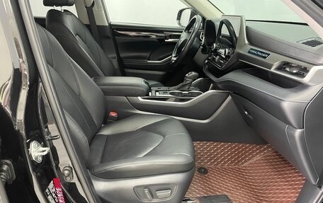 Toyota Highlander, 2021 год, 6 240 000 рублей, 13 фотография