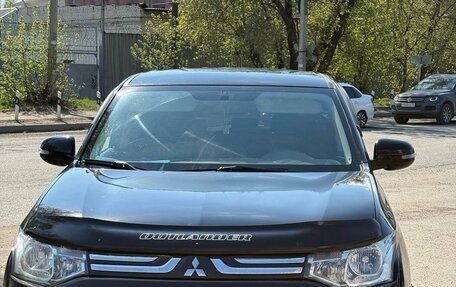 Mitsubishi Outlander III рестайлинг 3, 2013 год, 1 300 000 рублей, 1 фотография