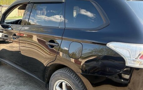 Mitsubishi Outlander III рестайлинг 3, 2013 год, 1 300 000 рублей, 8 фотография