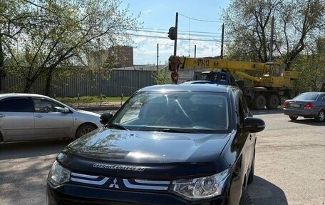 Mitsubishi Outlander III рестайлинг 3, 2013 год, 1 300 000 рублей, 3 фотография
