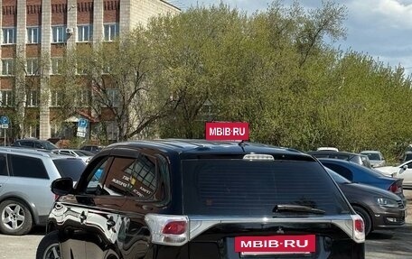 Mitsubishi Outlander III рестайлинг 3, 2013 год, 1 300 000 рублей, 4 фотография