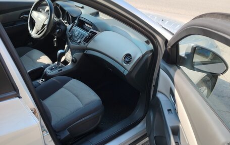 Chevrolet Cruze II, 2010 год, 770 000 рублей, 3 фотография