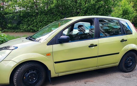 Ford Fiesta, 2005 год, 290 000 рублей, 2 фотография