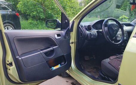 Ford Fiesta, 2005 год, 290 000 рублей, 11 фотография
