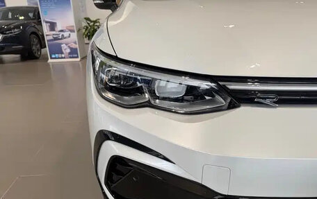 Volkswagen Golf VIII, 2024 год, 1 942 000 рублей, 3 фотография