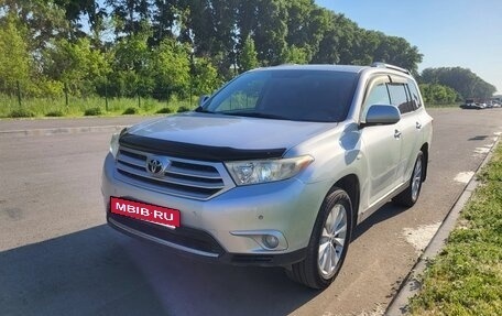 Toyota Highlander III, 2011 год, 1 890 000 рублей, 3 фотография