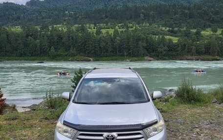Toyota Highlander III, 2011 год, 1 890 000 рублей, 1 фотография